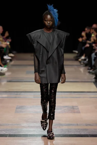 Look 60